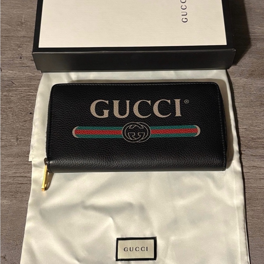 GUCCI LOGO Black women's LEATHER Zip Around Wallet With Box And Dust Bag
